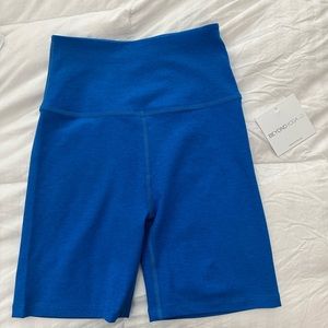 Beyond Yoga Spacedye Biker Short - size medium